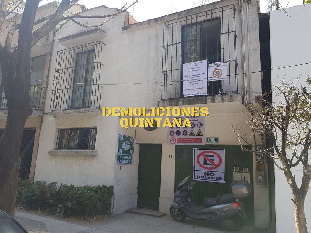 Demolición por medios manuales en Col. Renacimiento, Cuauhtémoc, CDMX