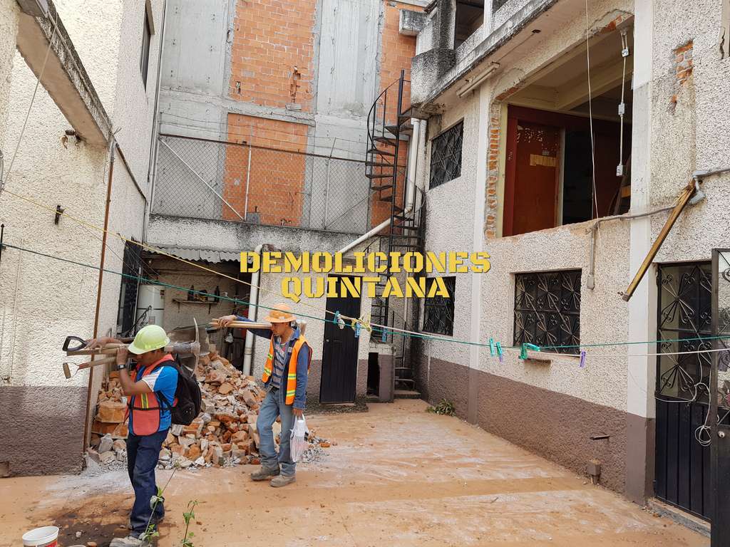 Demolición de inmueble ubicado en delegación Cuauhtémoc, colonia Hipódrom...