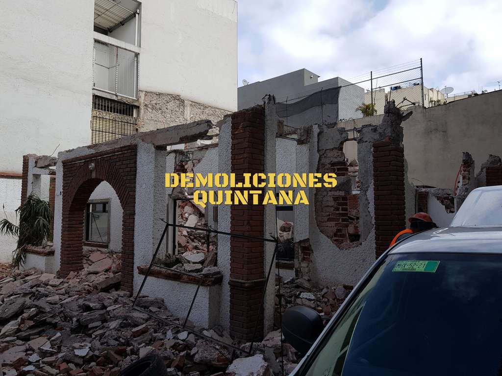 Demolición total de inmueble en la Colonia del Valle Centro, CDMX 