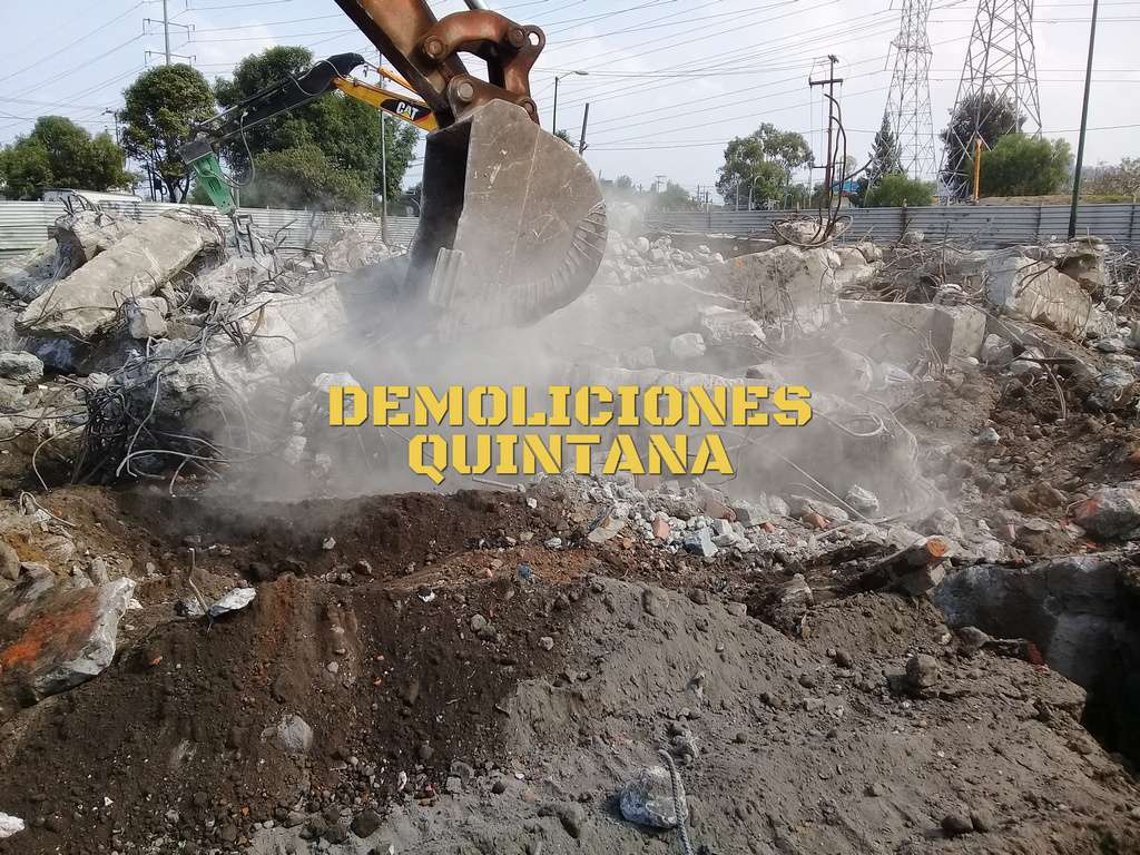 Demolición de quiosco ubicado en Av. Rojo Gómez, Iztapalapa, CDMX