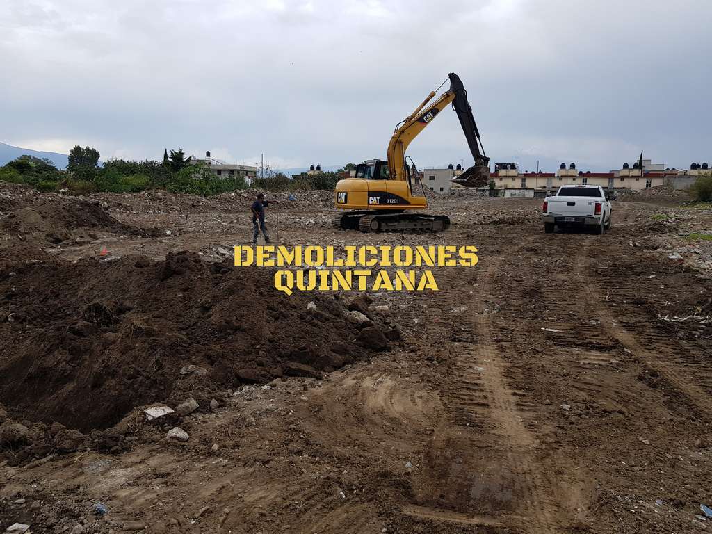 Demolición, limpieza de terreno y nivelación de suelo realizada en Estado...